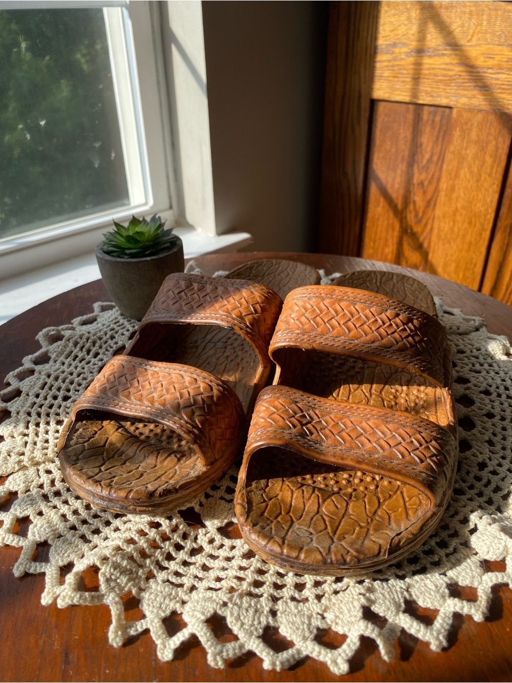Pali Brown Woven Double-Strap Slide Sandals EUC Size 7